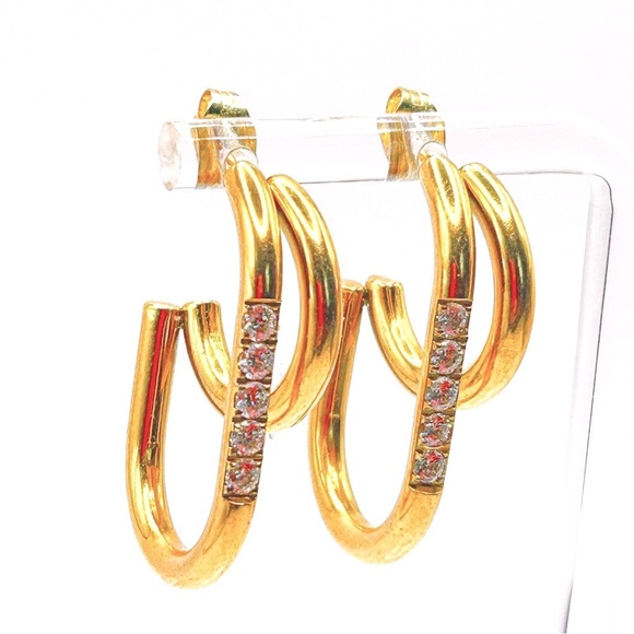 NWOT Beautiful 18k gold plated stainless steel earrings - Picture 5 of 7